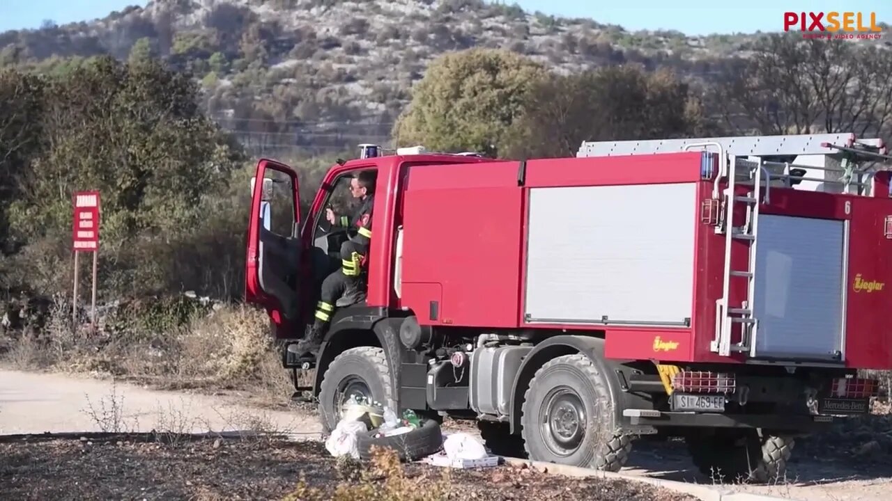 Područje Rasline i Zatona i dalje nadziru vatrogasci