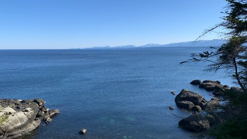 Clear water and blue sky碧水藍天