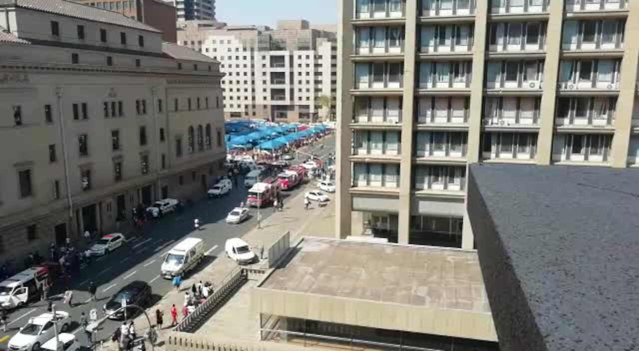 Firefighter falls from burning government building in Joburg CBD (Bag)