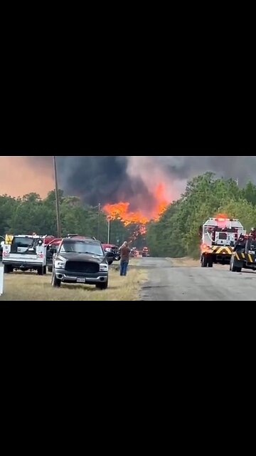 LOUISIANA - ENTIRE TOWN OF 1,000 RESIDENTS ARE UNDER MANDATORY EVACUATION DUE TO ANOTHER "WILDFIRE"