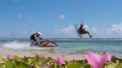 Jet Ski VS Paramotor: Extreme World Champion Race