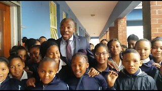 South Africa Cape Town -Democratic Alliance (DA) Leader, Mmusi Maimane, celebrates Mandela Day in Bonteheuwel (Video) (rim)