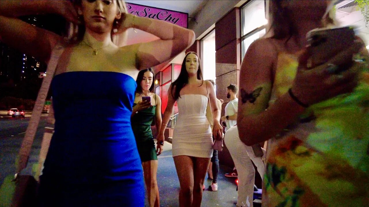 NIGHTLIFE in AUSTRALIA || THE EXOTIC NIGHTLIFE in THE FORTITUDE VALLEY || Brisbane || QUEENSLAND