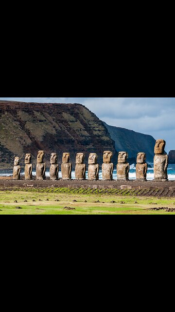 A massive statue appeared in the Pacific Ocean out of nowhere!