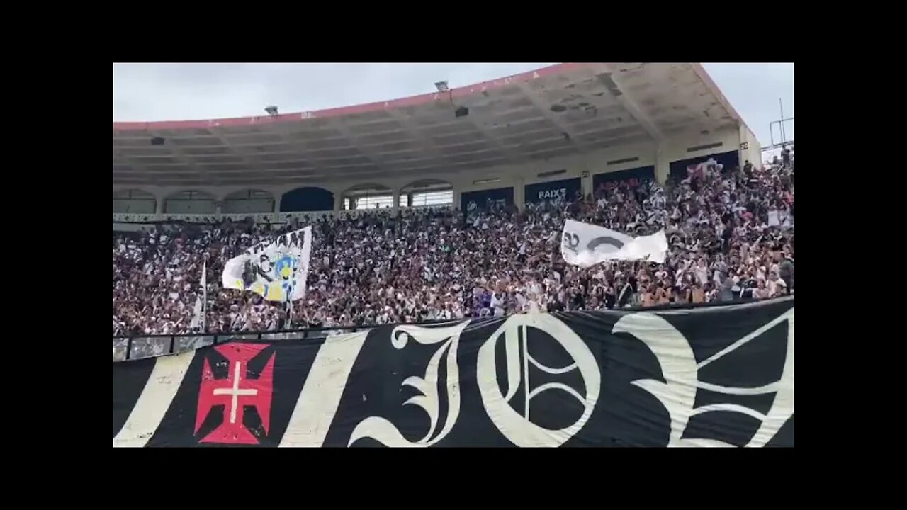 Torcida cantando A Epopeia da Tijuca de 98