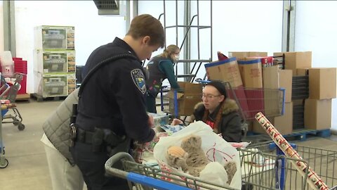 Shop With A Cop: Bringing holiday cheer to Brown County children