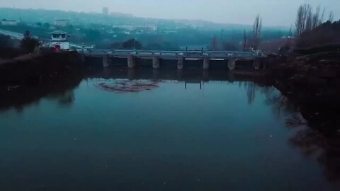 Заполненное водой водохранилище