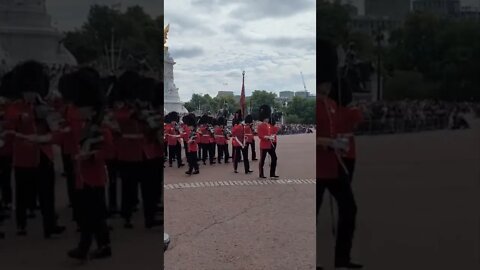 changing of the guards buckingham palace #buckinghampalace