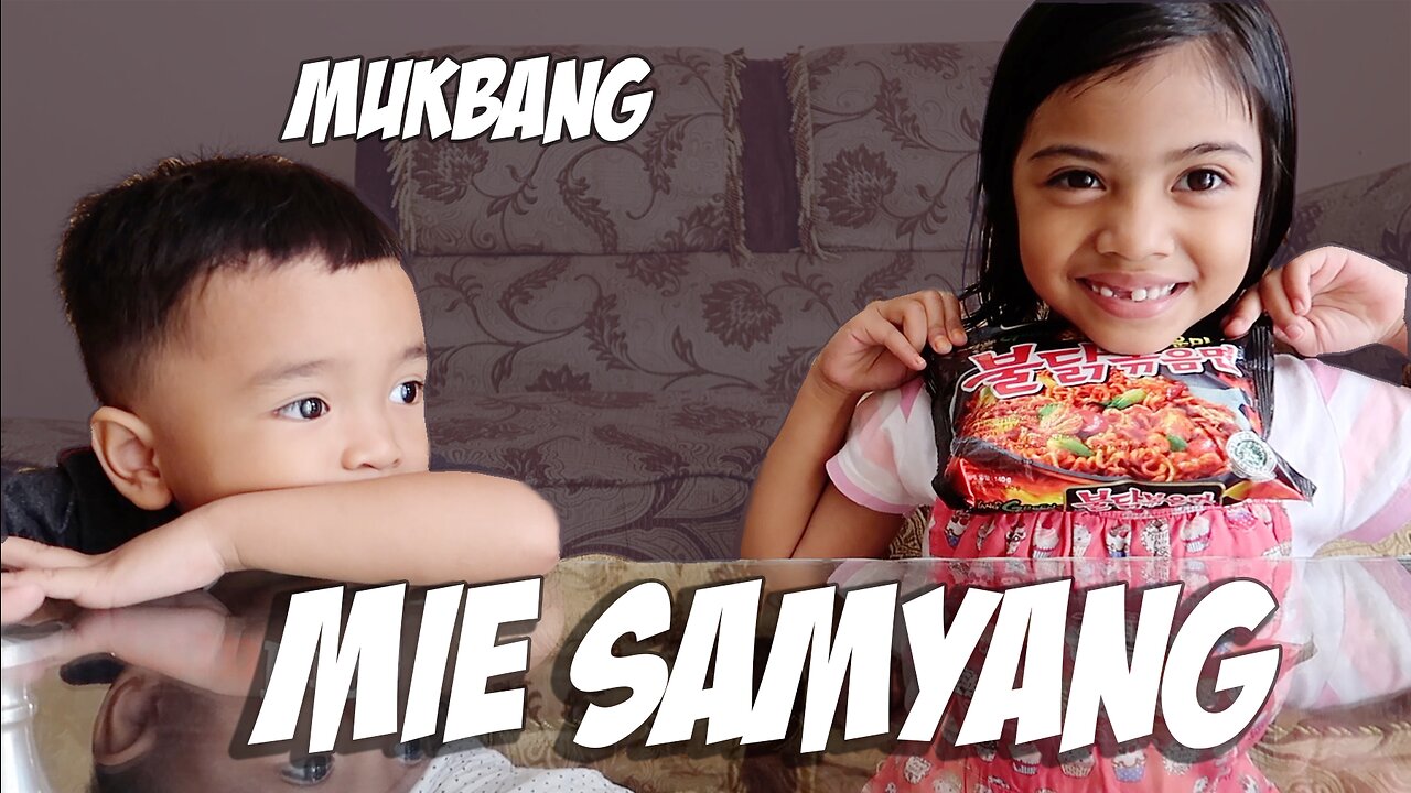 Cerita Mikaila | MUKBANG GAGAL…!!!! MIE SAMYANG GORENG PEDAS RASA AYAM... KEPEDESAAAN...!!!