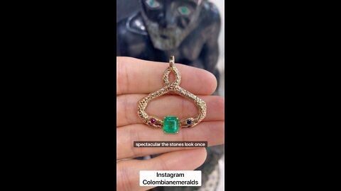 2.54 Carat Custom made snake serpent Emerald pendant with spinal eyes in 14K gold