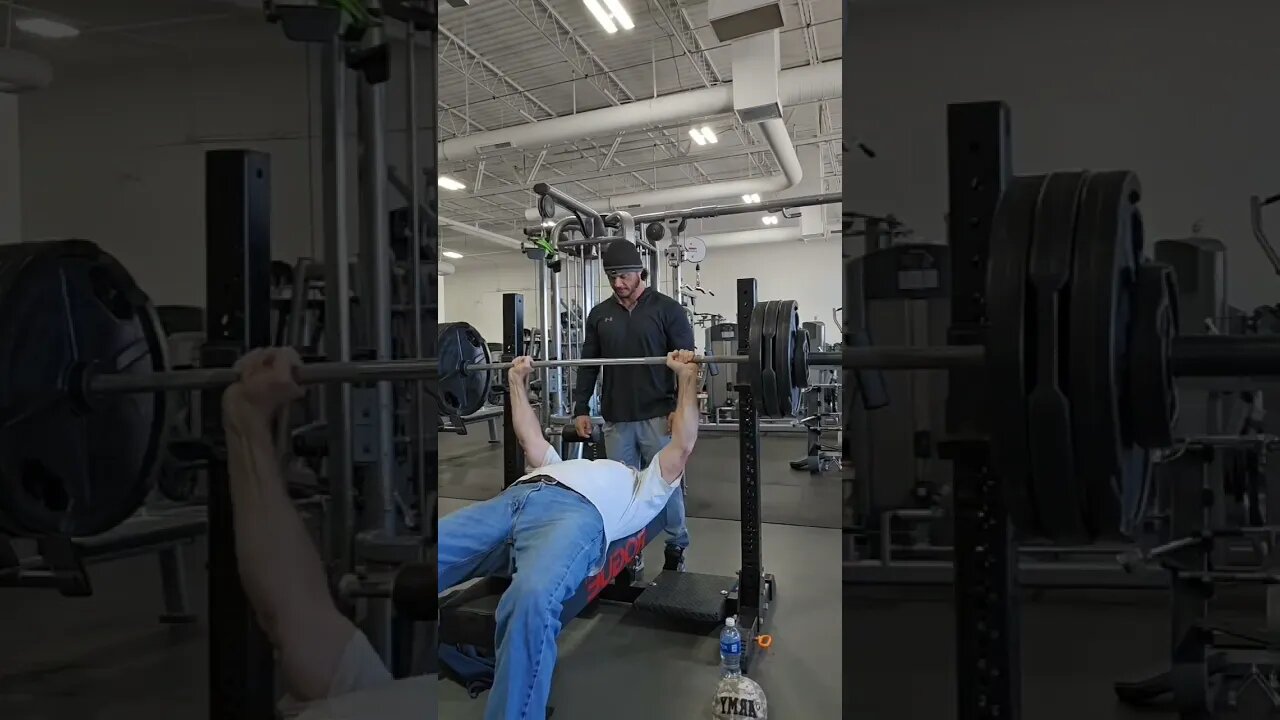 335lbs Raw Bench, Crazy old man