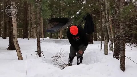 Camp in a hammock in winter 13