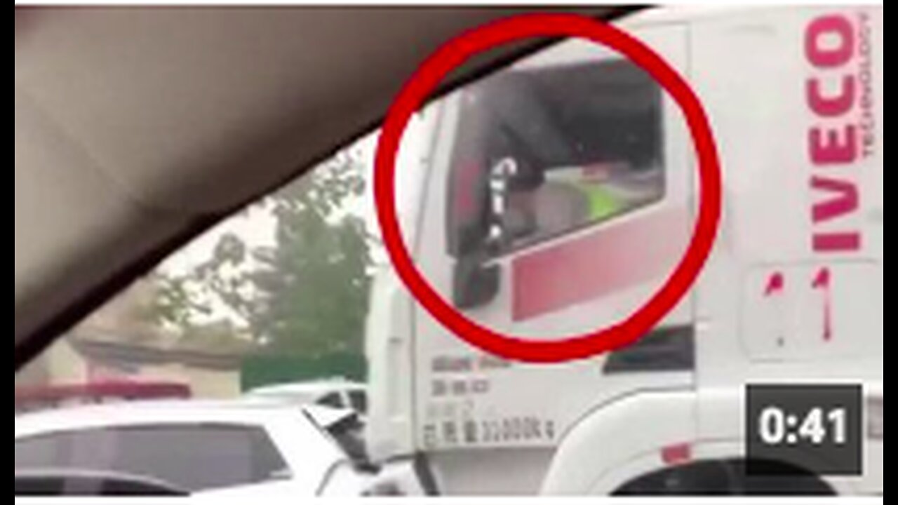 Vaxxed Truck Driver Suffers A “Sudden Illness” And Crashes 💉👀