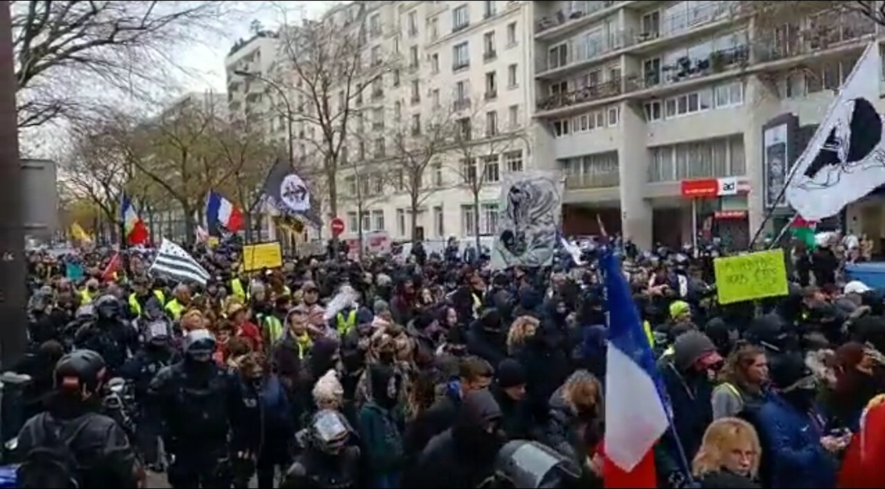 The 22nd Consecutive Saturday of Vaccine Mandate Protests In Paris