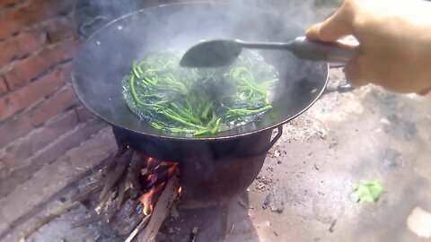 这个野菜我吃了好多年了，但是不知道菜名是什么，有知道的吗快点给我留言😂