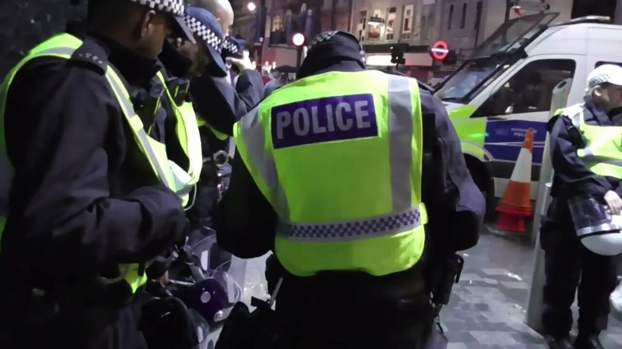 police watch Euro finals football match from phone hidden in riot helmet #metpolice 😆😂😂😆😆😂😂😆😆😂😂😆😆