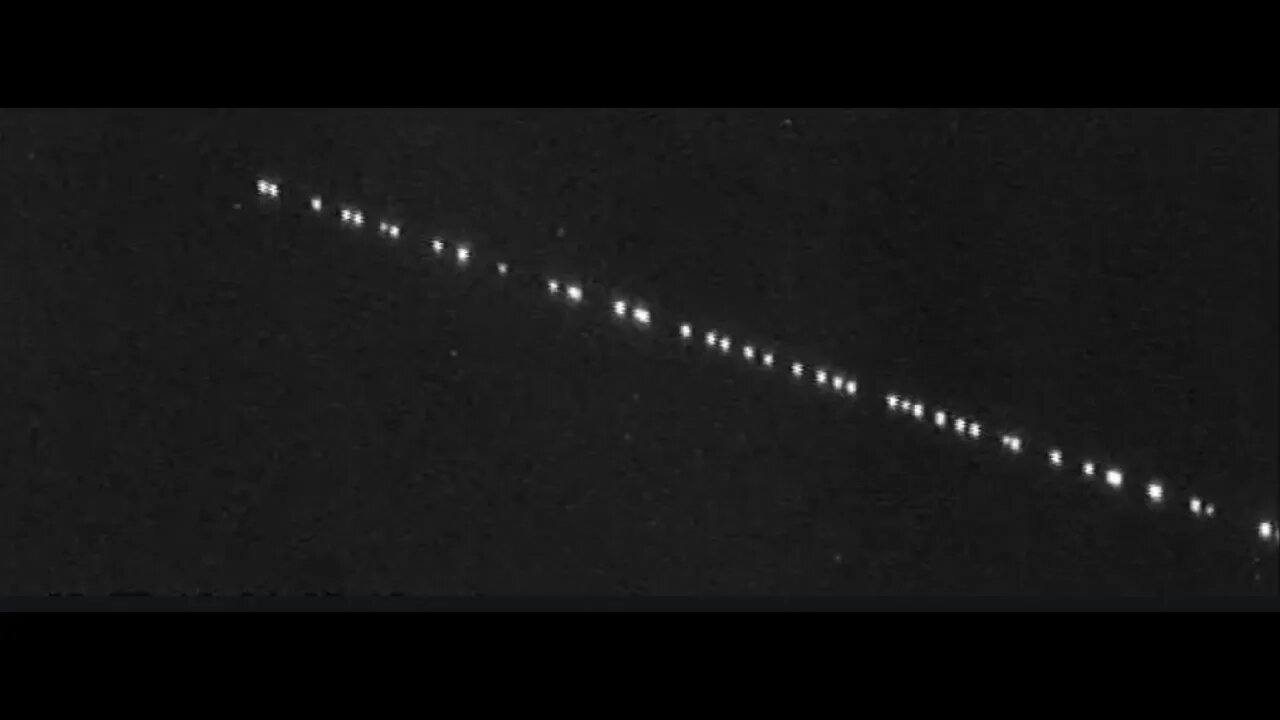 Strange line of lights above Arkansas last night... What are those strange lights in the sky?