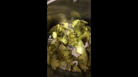 Broccoli 🥦 with cheese 🧀 🤙