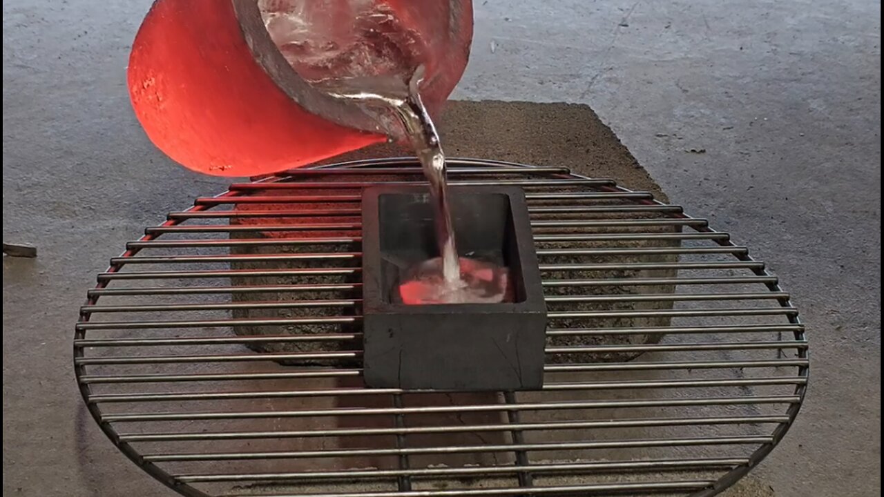 Melting some Scrap Aluminum!