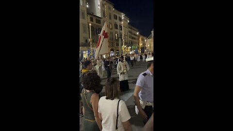 Florence is orderly. A religious event such as this one could never happen in NYC without chaos!