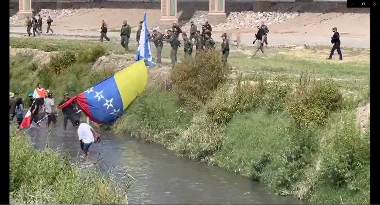 Customs & Border Patrol Agents Fire Rubber Bullets on Migrants, @ Rio Grande in El Paso