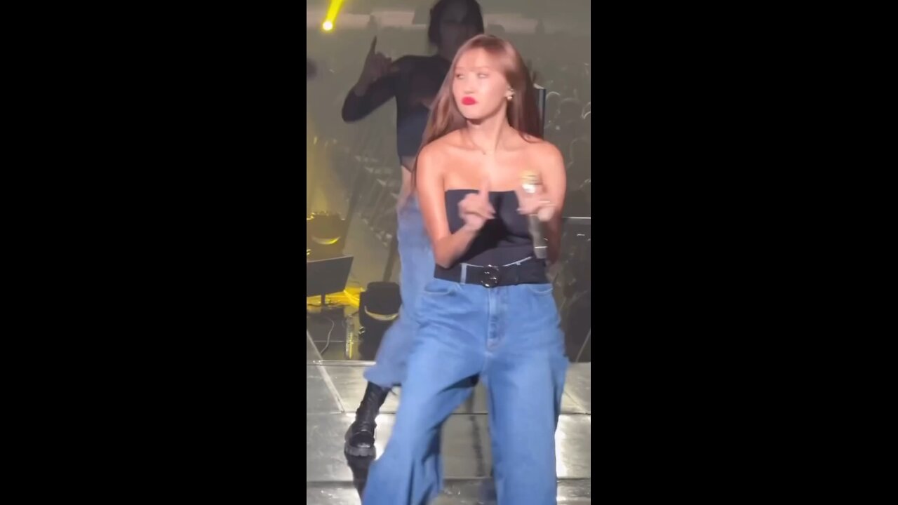 hwasaa dancing is so sexy