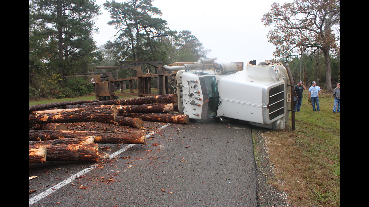 LOGGING TRUCK / PICKUP ACCIDENT, 146 BLOCKED, SCHWAB CITY TEXAS, 12/09/24...