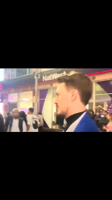 British Jewish Man With Israeli Flag Is Stopped By London Cops, Said He'll Provoke Hamas Supporters