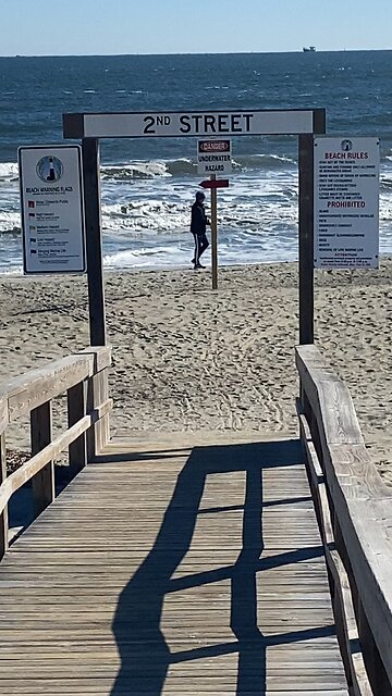 Strange Door to the beach🤔