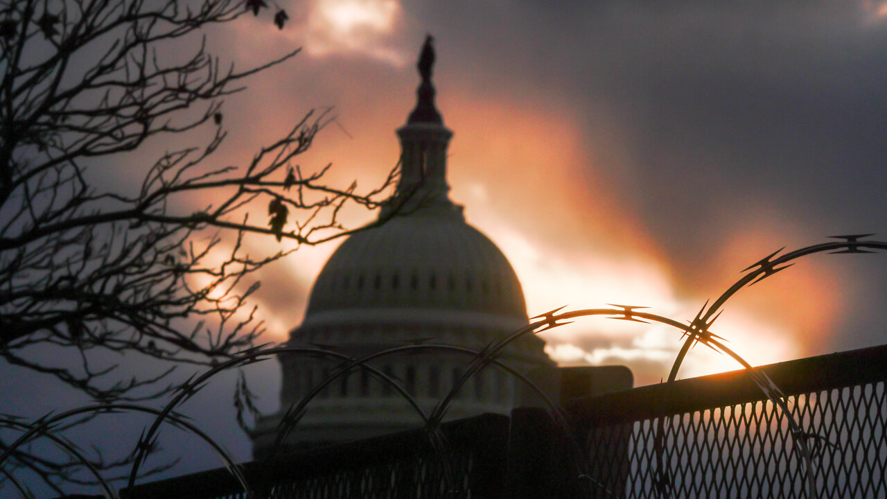 Americans Hate Democrats and Don't Trust Republicans | Guests: Julie Kelly and Del Bigtree | 1/18/22