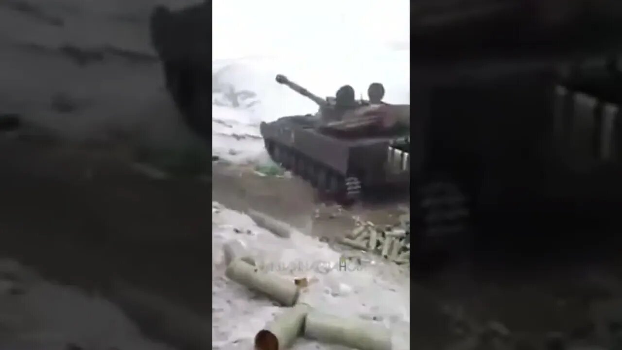 Men play with a Russian Tank and blow themselves up 🤦🏾‍♀️ #ukraine #ukrainerussiawar