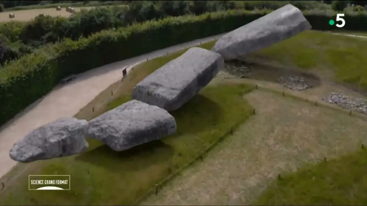 Les mystères du grand menhir de Locmariaquer