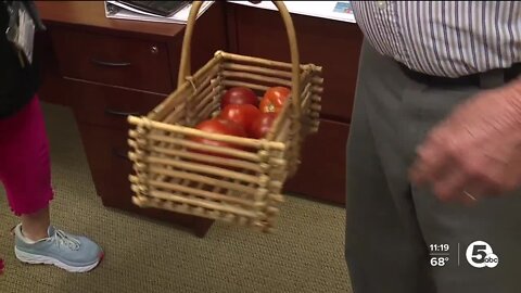 Giving back, one tomato at a time: Elyria man helps Avon senior living center