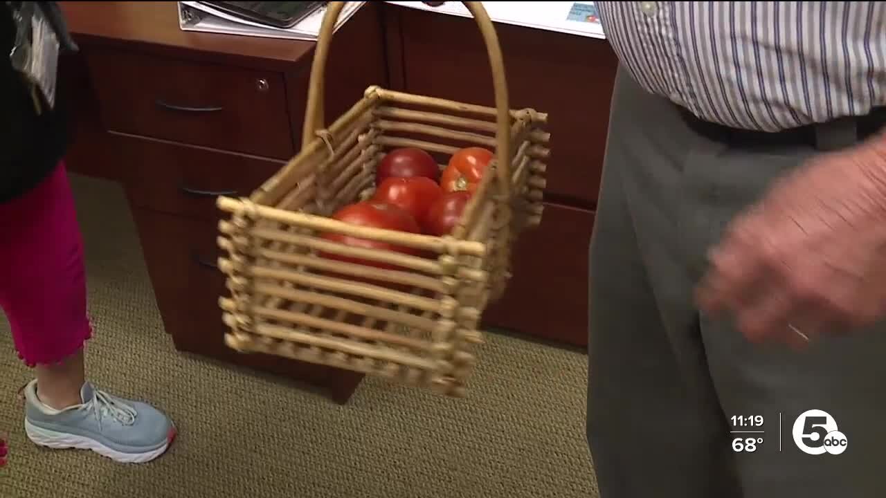 Giving back, one tomato at a time: Elyria man helps Avon senior living center