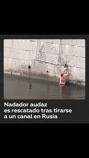 Rescatan a un hombre luego que se lanzó a nadar en un canal en San Petersburgo