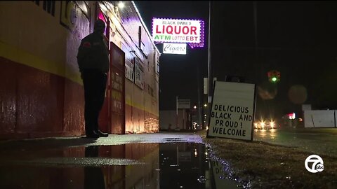 2 Detroit liquor stores hire security for customers