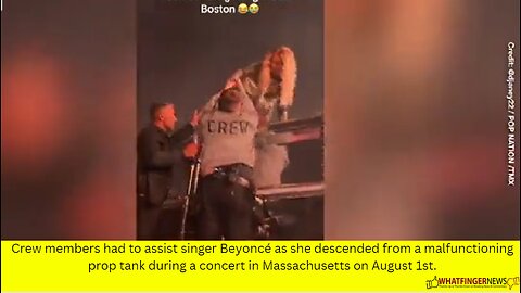 Crew members had to assist singer Beyoncé as she descended from a malfunctioning prop