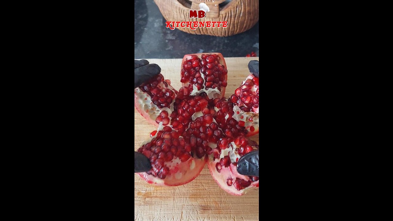 Pomegranate Life Hack 😵: easy way to open a pomegranate✨ what do you want to see next?