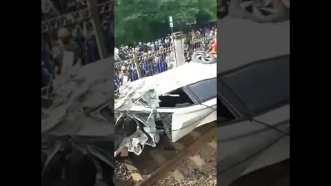 mobil tertabrak kereta api