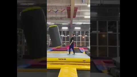 Beijando a lona sozinho #short