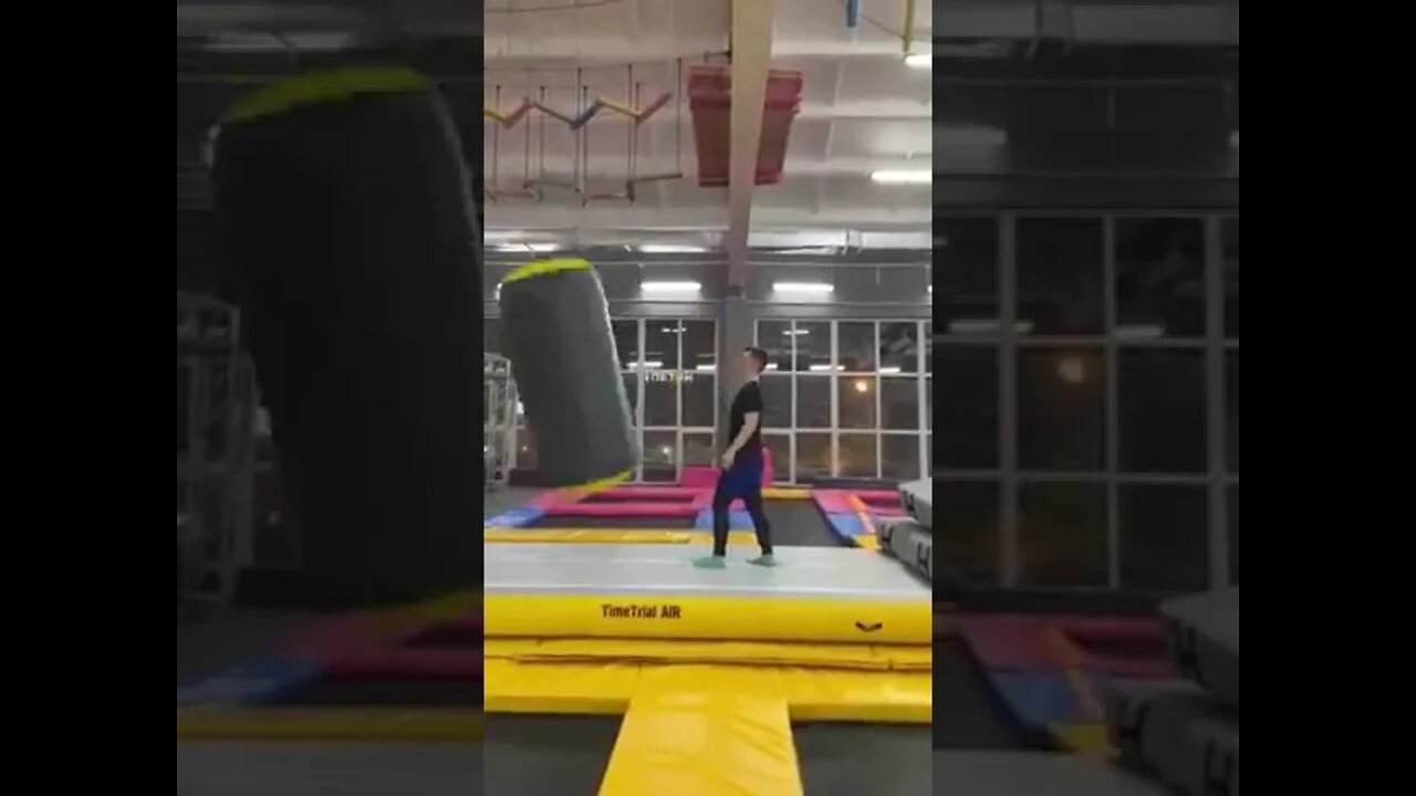 Beijando a lona sozinho #short