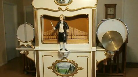 Vintage Music Stinson Wurlitzer style Caliola Band Organ playing 76 Trombones