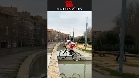 monstro em duas rodas