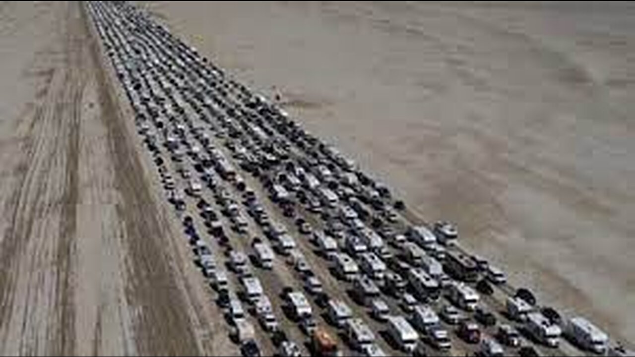 Burning Man: Huge queues as people leave festival - BBC News