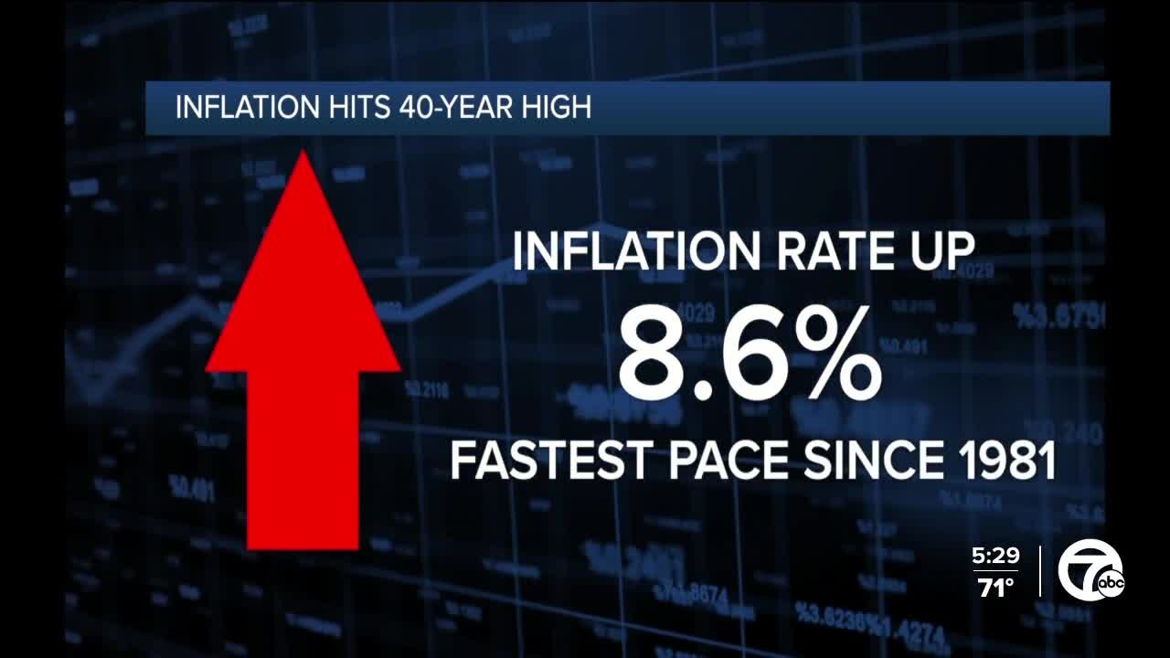 Economist: Not in a recession, despite decreasing disposable income