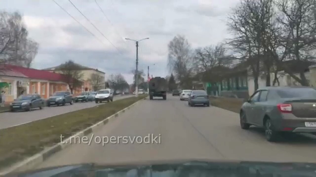 Russian column heading to the front line, residents greet the column of Russian military personnel