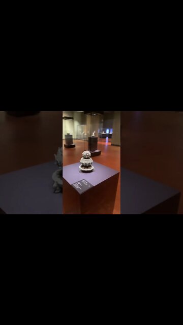 고려청자, 국립중앙박물관, 상감청자, 몽골침입, 송나라, 절강성 월주요, 비색청자시대, 은동상감기, 향로,황록색조, 비색, 접시류, 철재자기, 광구대, 잡유기, 무문청자, 흑토상감