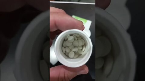 #shorts - voy a mandar a analizar esto a ver si cura el cáncer como dice Destander.