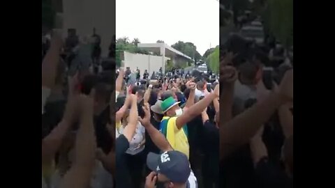 Todos políticos são seus inimigos