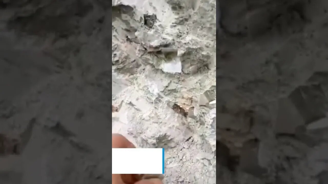 Se le conoce como el oro de los tercos con su brillo metálico y su forma de cristales cuboides.Spain